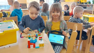 Robotyka - zajęcia w grupach starszych.