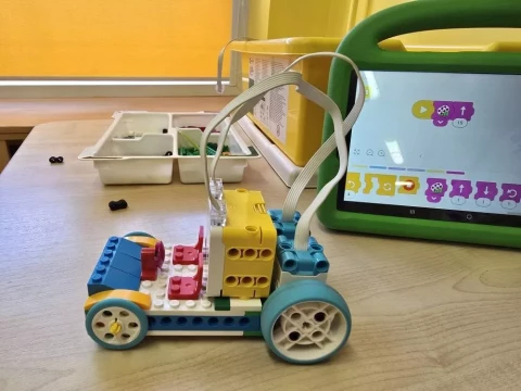 Zajęcia z Robotyki- samochodzik taxi.