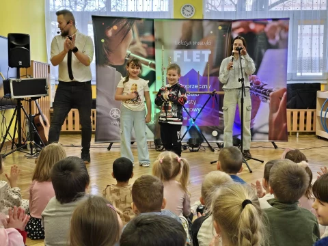 Szkoła Muzyczna Yamaha -Flet -lekcja muzyki.