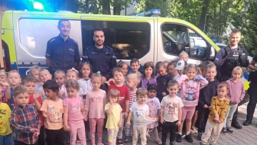 Niezwykli goście w naszym przedszkolu - funkcjonariusze policji!