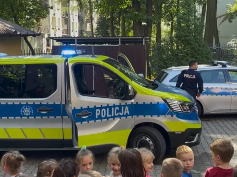 Niezwykli goście w naszym przedszkolu - funkcjonariusze policji!