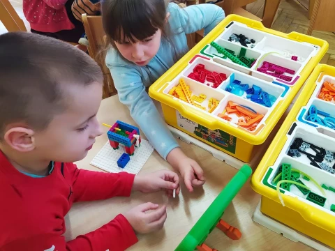 Słoń z klocków LEGO -kreatywne zajęcia z robotyki!